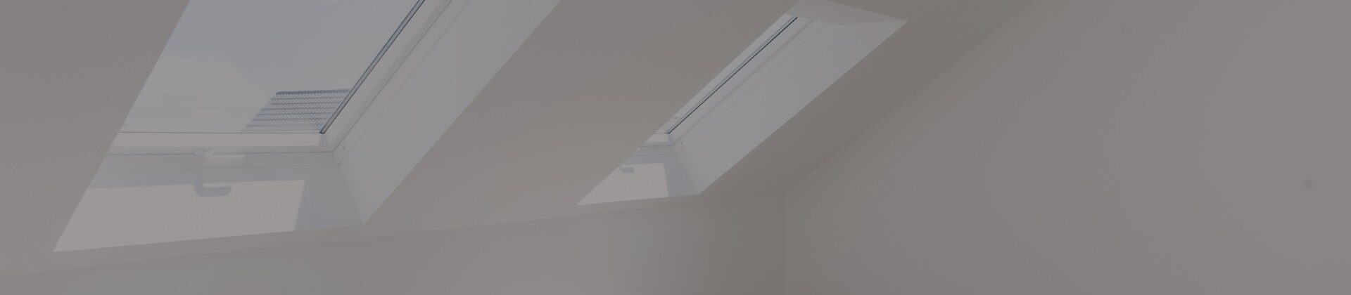 loft-refurbishment-empty-room-with-skylight-min loft-refurbishment-empty-room-with-skylight